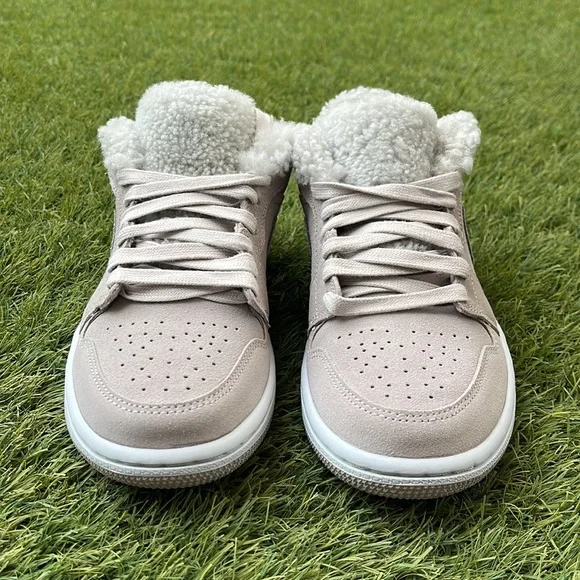 Air Jordan 1 Low SE - Picture 2 of 5